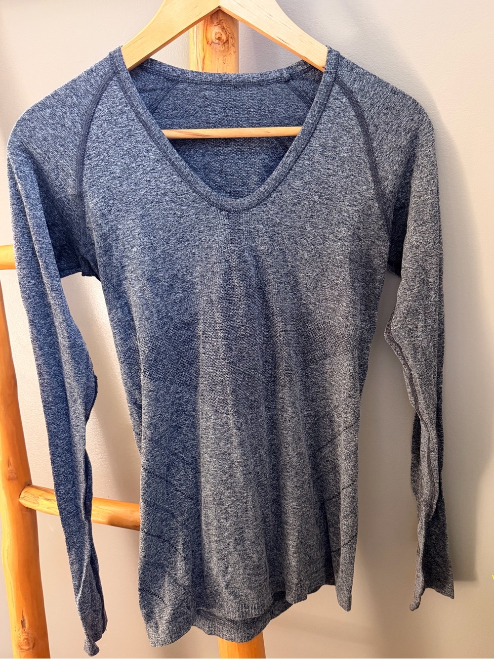 TNA long sleeve crewneck